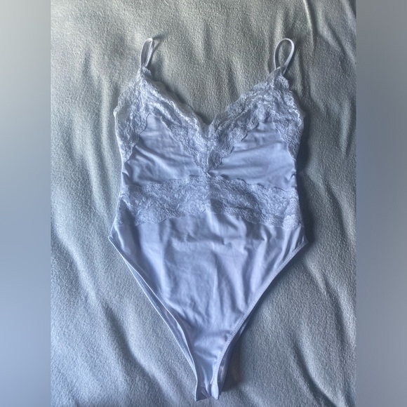 Zara Lace Bodysuit - Picture 1 of 15